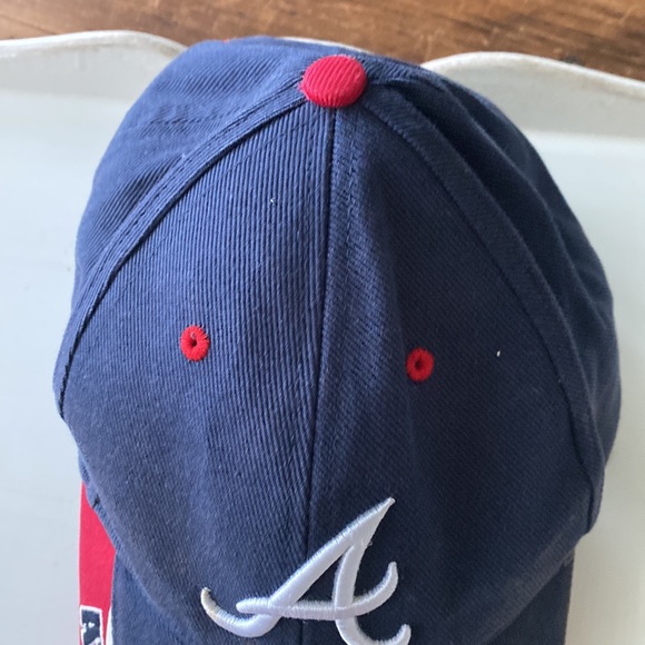 Atlanta Braves Baseball Hat with Tomahawk Logo - Picture 4 of 9